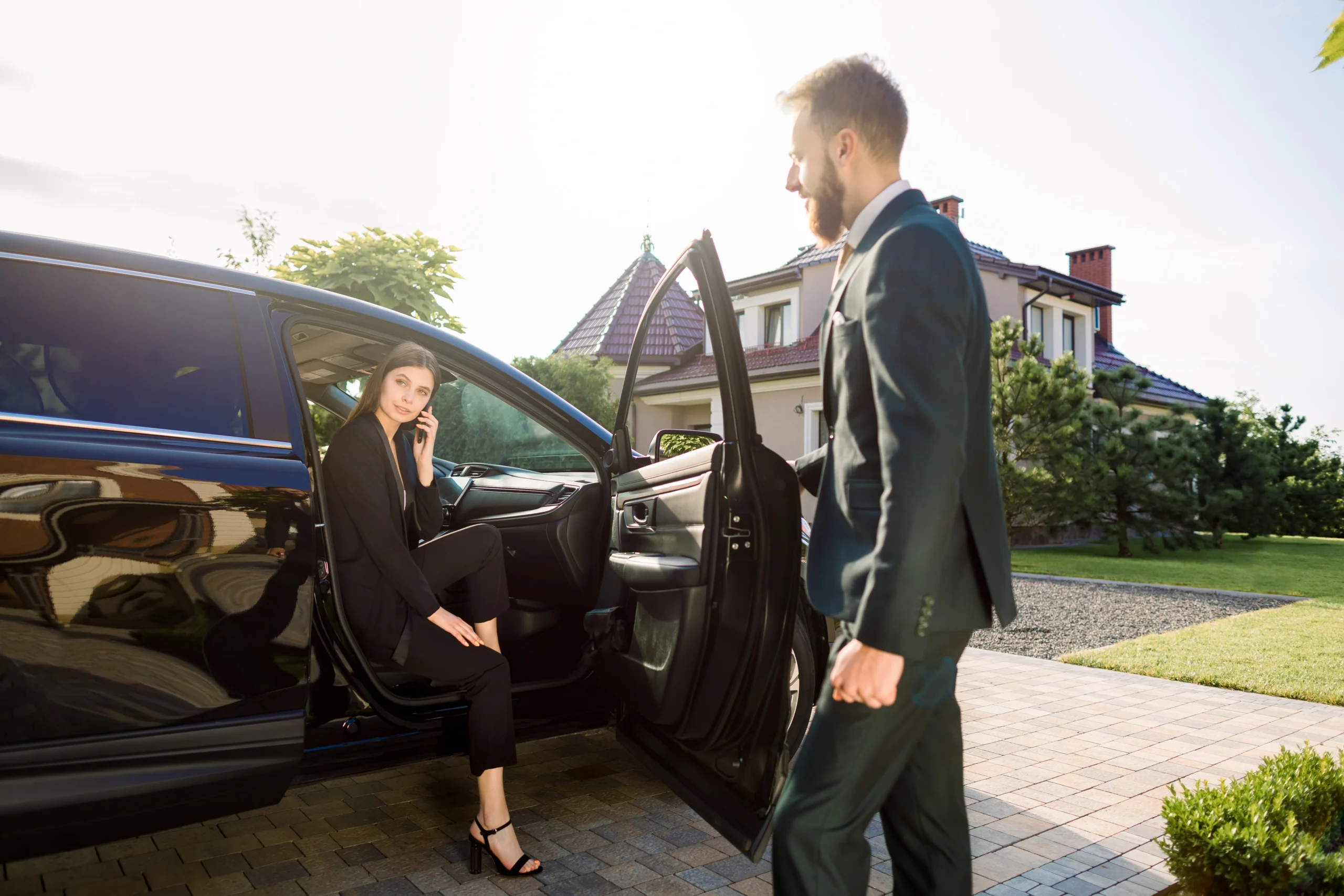 Melbourne Airport Hotel Transfers chauffeur service image 2